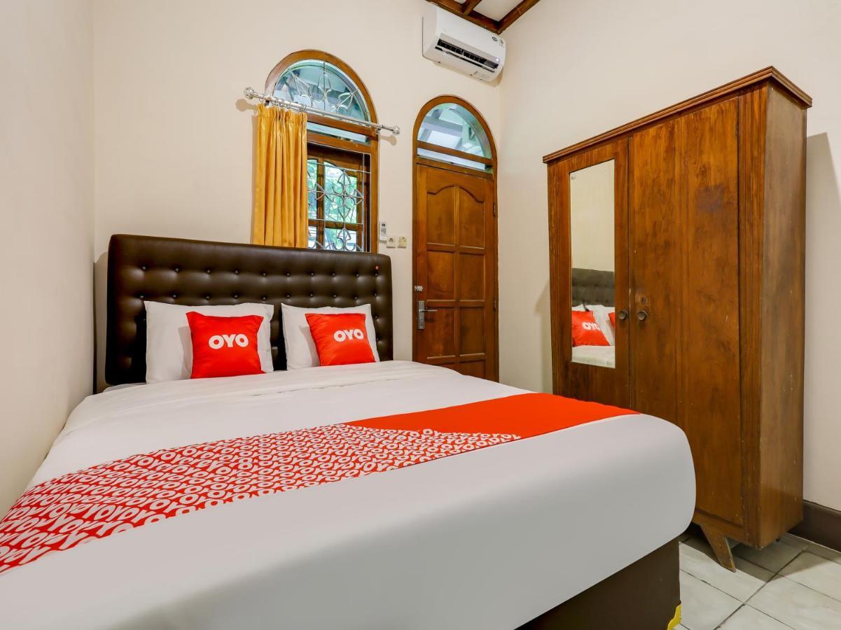 Oyo 90095 Indah Homestay Syariah Kejayan Eksteriør billede