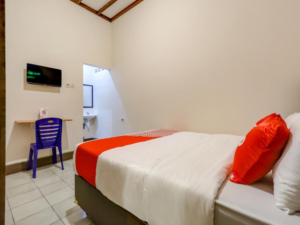 Oyo 90095 Indah Homestay Syariah Kejayan Eksteriør billede