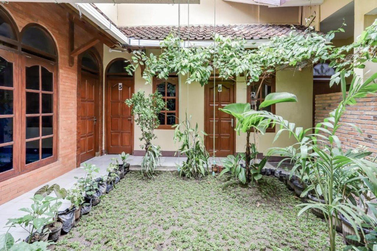 Oyo 90095 Indah Homestay Syariah Kejayan Eksteriør billede