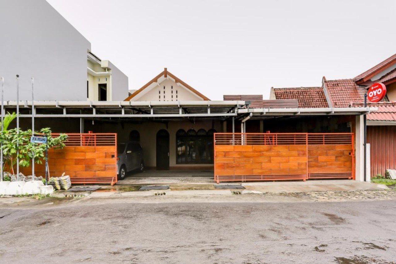 Oyo 90095 Indah Homestay Syariah Kejayan Eksteriør billede